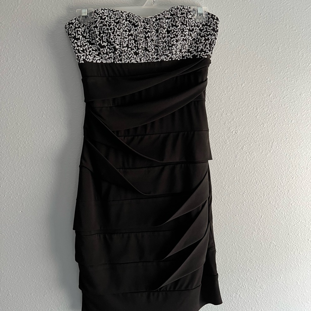 Black and white mini tube dress